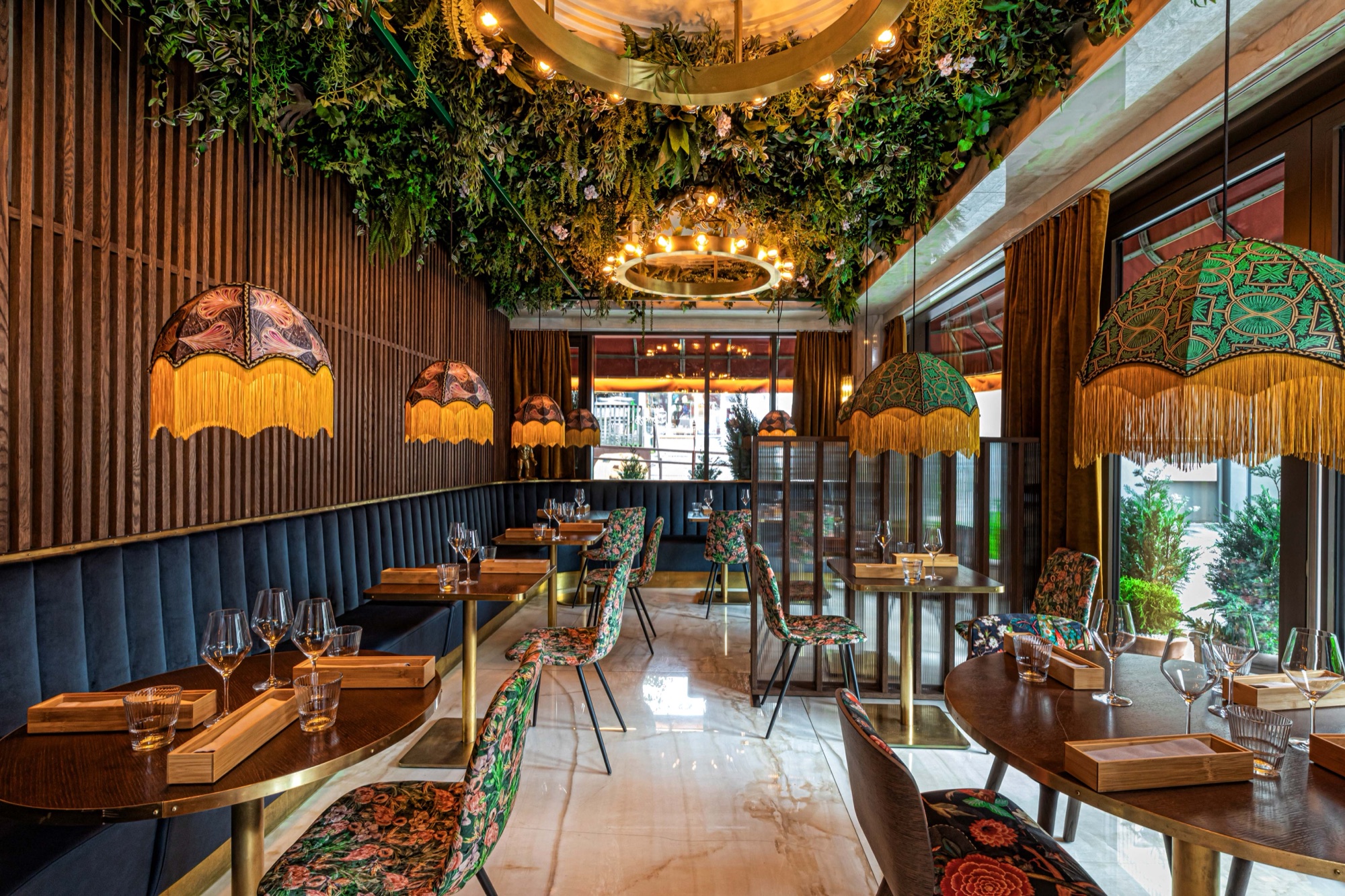Monkeys restaurant interior